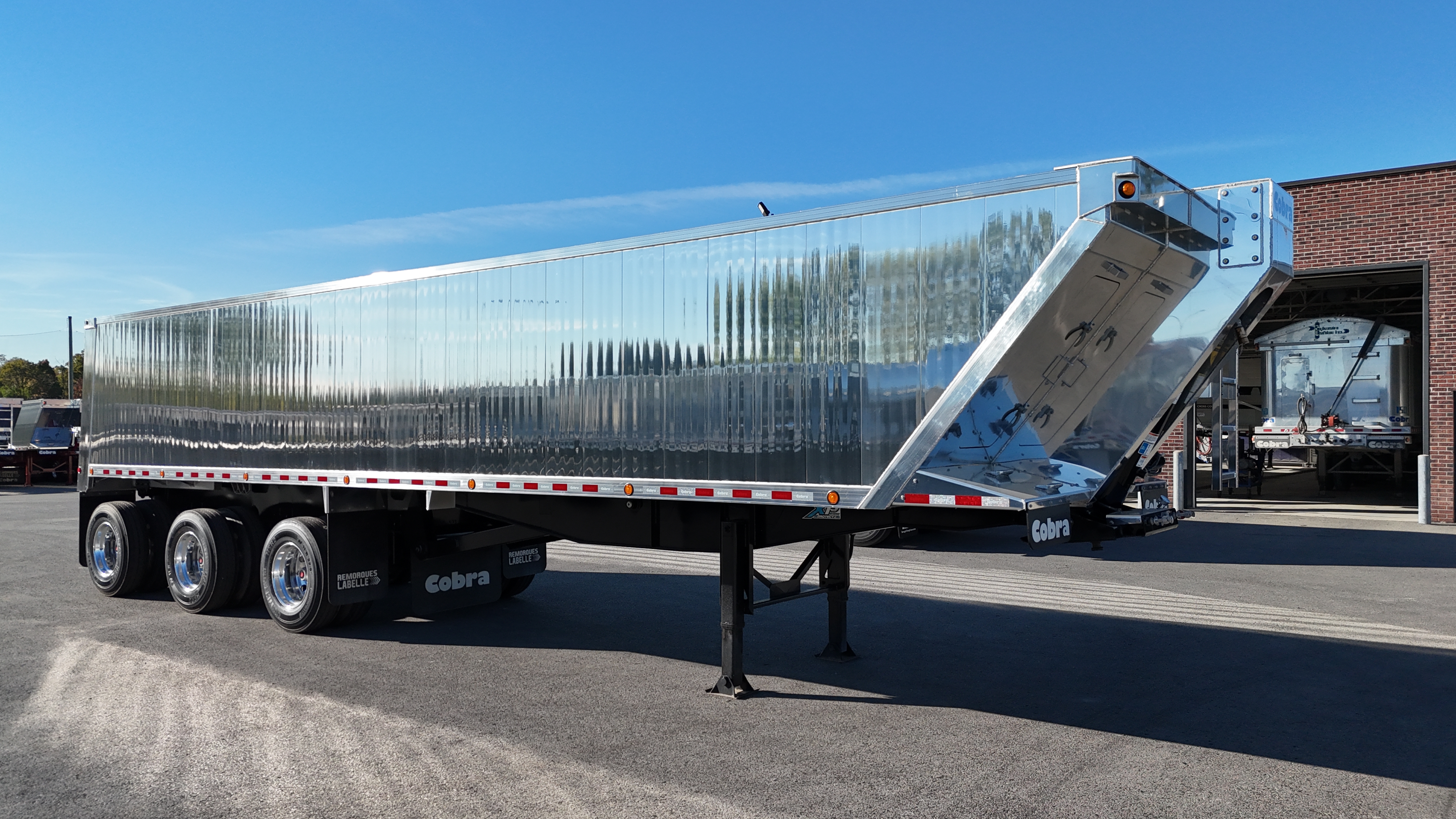 COBRA HYBRIDE STOCK 3 ESSIEUX (7).JPG