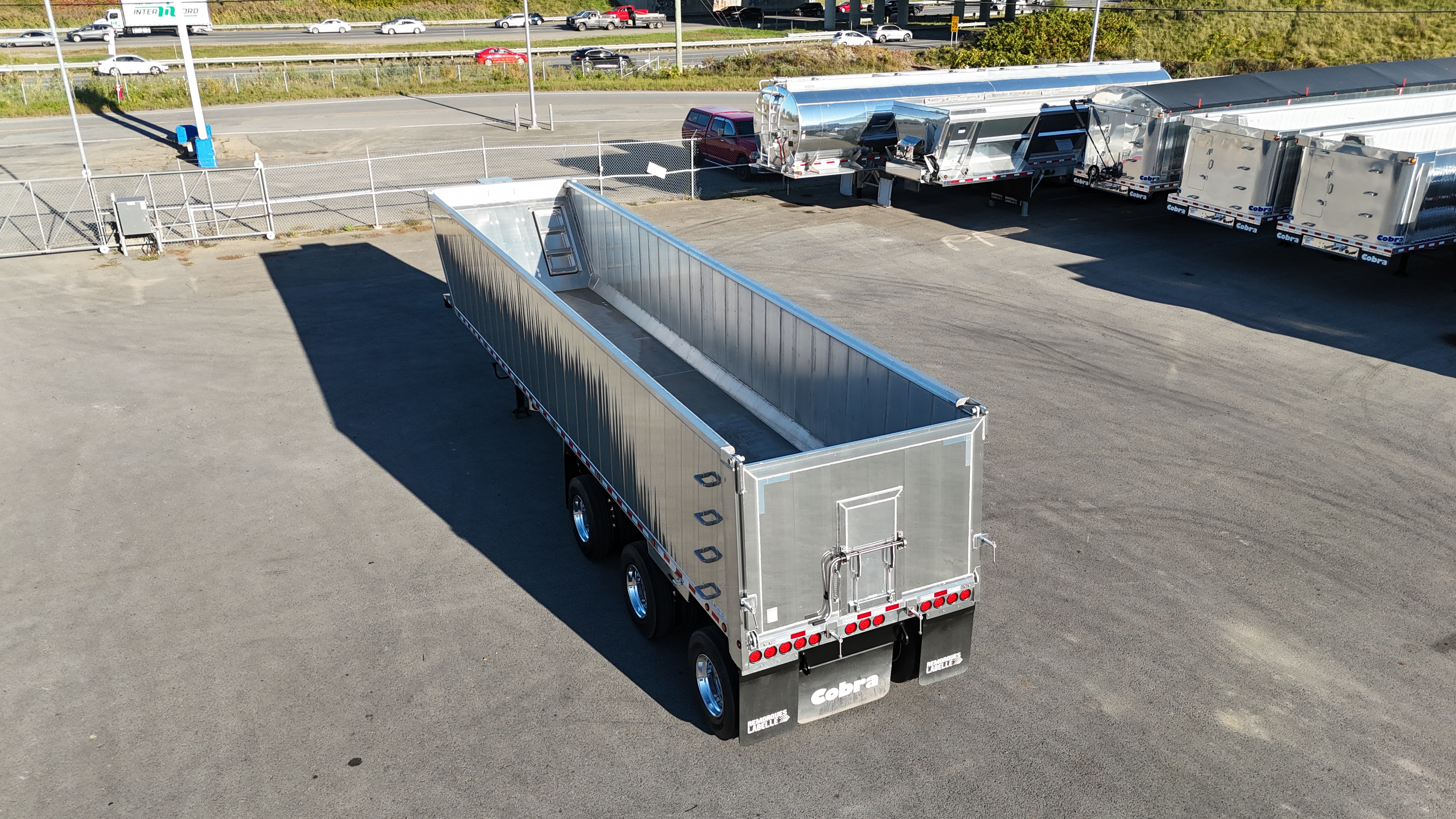 COBRA HYBRIDE STOCK 3 ESSIEUX (22).JPG