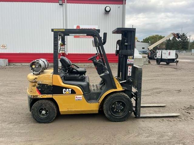 Caterpillar GP30N5 2018 #CE3272 Profil droite right side.jpg