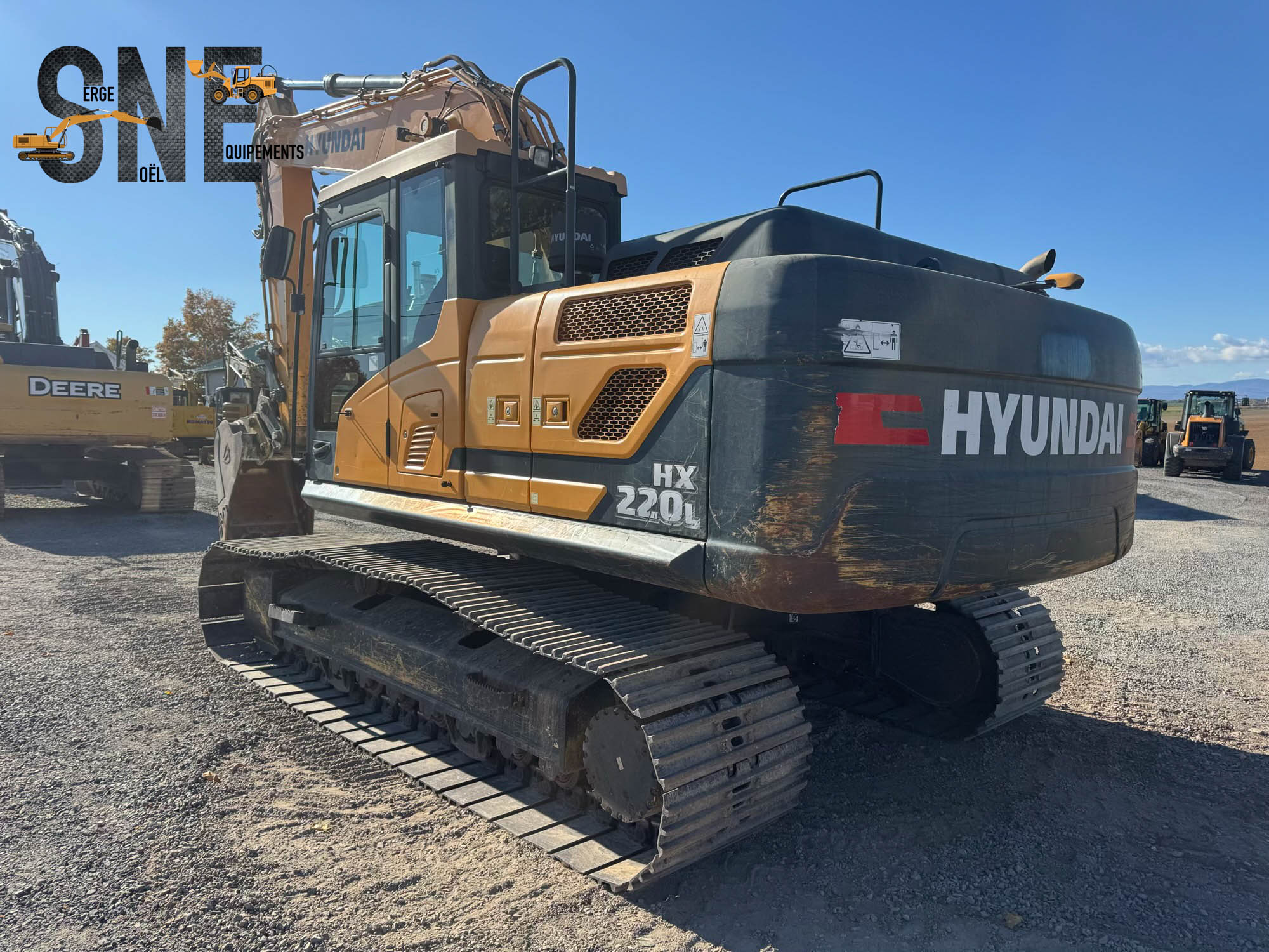 Hyundai HX220L_8524.jpg