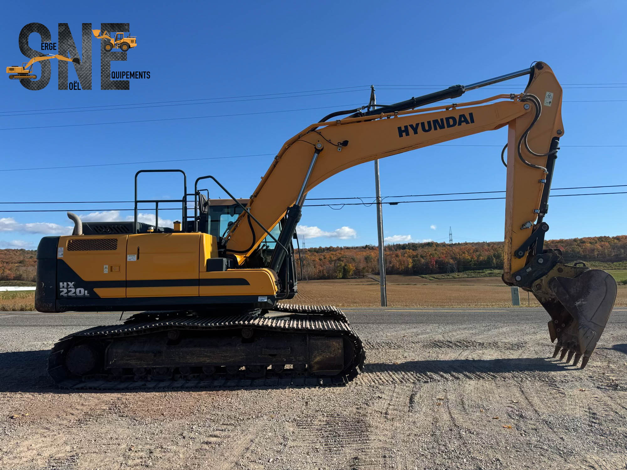 Hyundai HX220L_8520.jpg