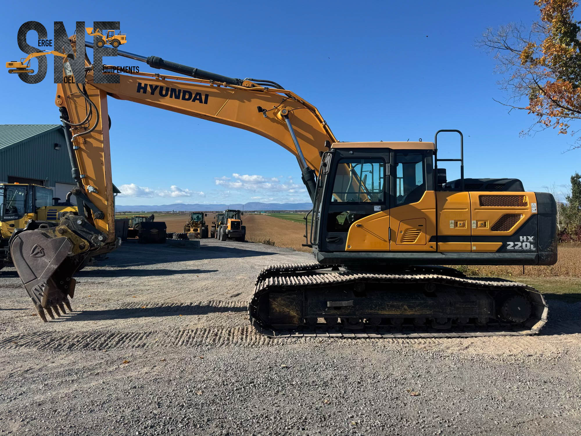 Hyundai HX220L_8516.jpg