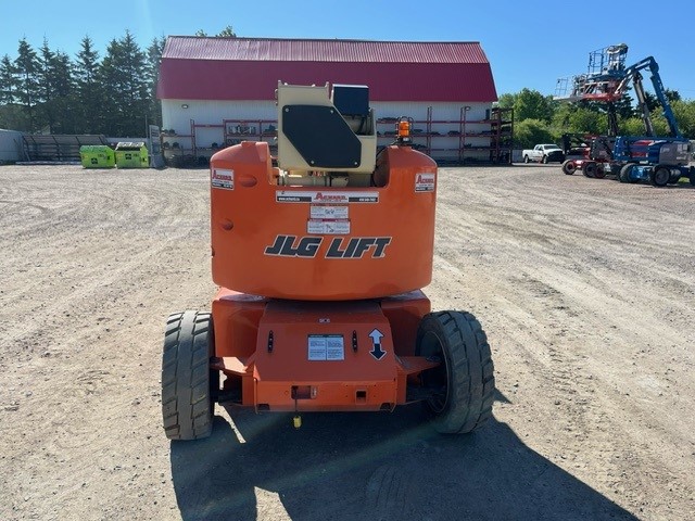 JLG E450AJ #NA0287 Profil arriere back side.jpg