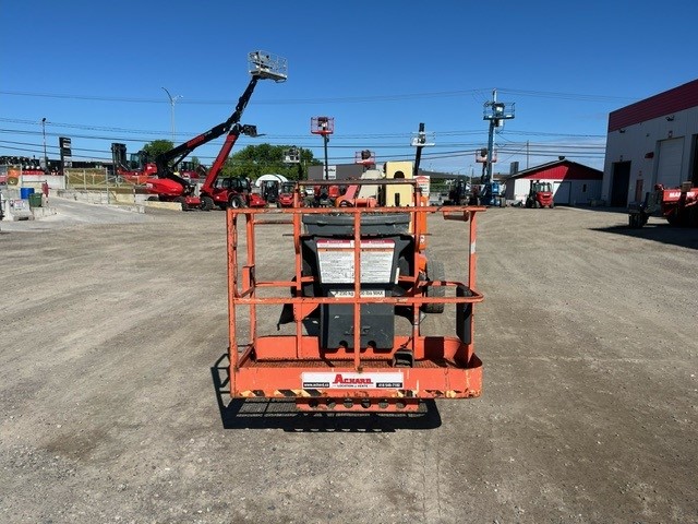 JLG E450AJ #NA0287 Profil avant front side.jpg