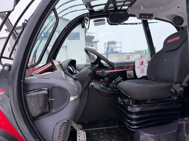 Manitou MT1440 2021 CT9951 Profile interieur interior side.jpg