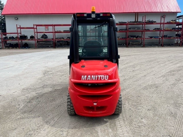 Manitou MI25D CE6493 profil arriere back side.jpg