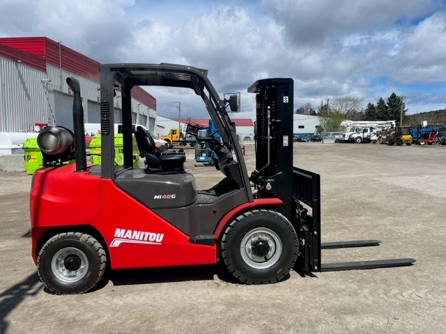 Manitou MI40G CE6489 profil gauche left side.jpg