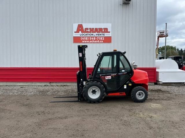 Manitou MC25-4 CE8935 profil Achard.jpg