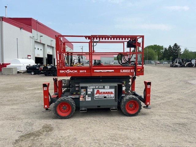 Skyjack SJ6832RT 2022 #EH2975 Profil droit right Side.jpg