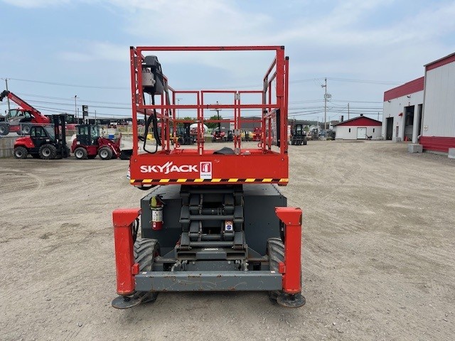 Skyjack SJ6832RT 2022 #EH2975 Profil avant front Side.jpg