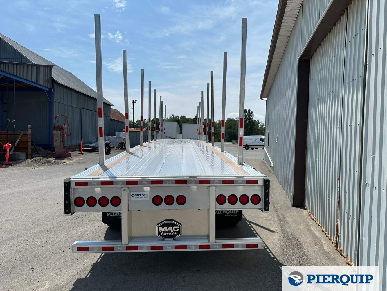 Pierquip_Mac-Trailer_Aluminum_Flatbed_Bunk_Pocket_Tridem-15.jpeg