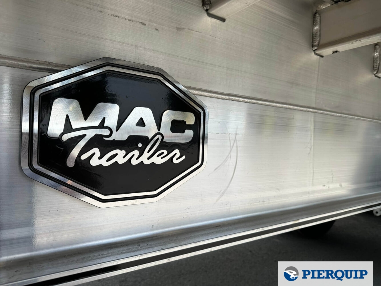 Pierquip_Mac-Trailer_Aluminum_Flatbed_Bunk_Pocket_Tridem-11.jpeg