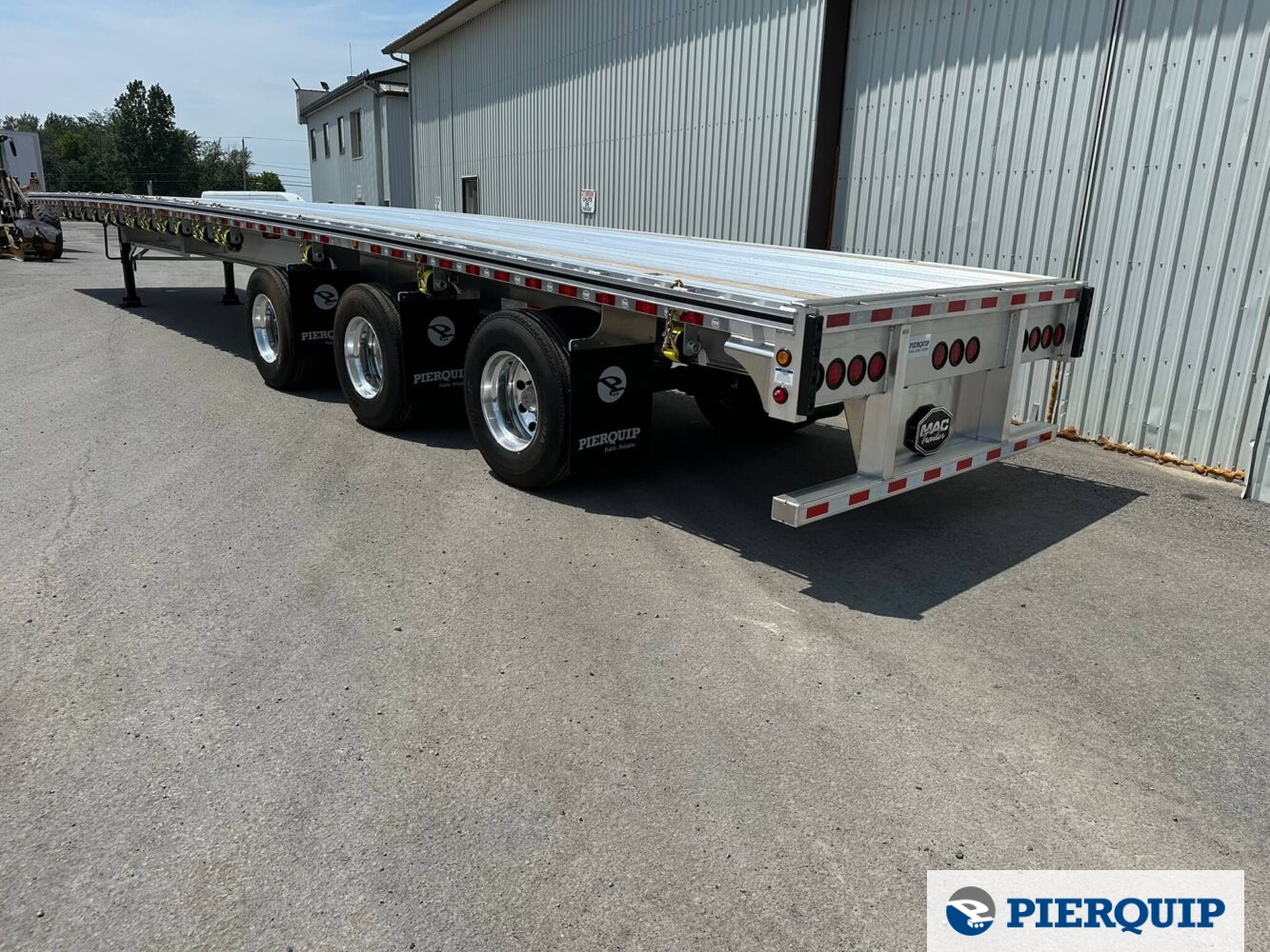 Pierquip_Mac-Trailer_Aluminum_Flatbed_Bunk_Pocket_Tridem-9.jpeg