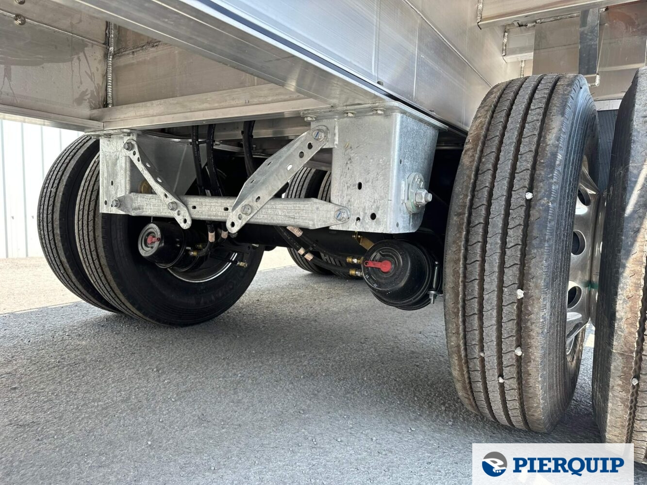 Pierquip_Mac-Trailer_Aluminum_Flatbed_Bunk_Pocket_Tridem-6.jpeg