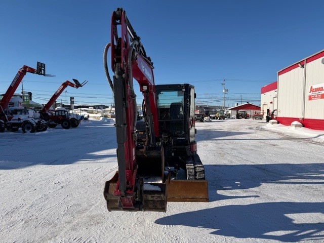 Yanmar ViO55-6A EX747 profile avant front side.jpg