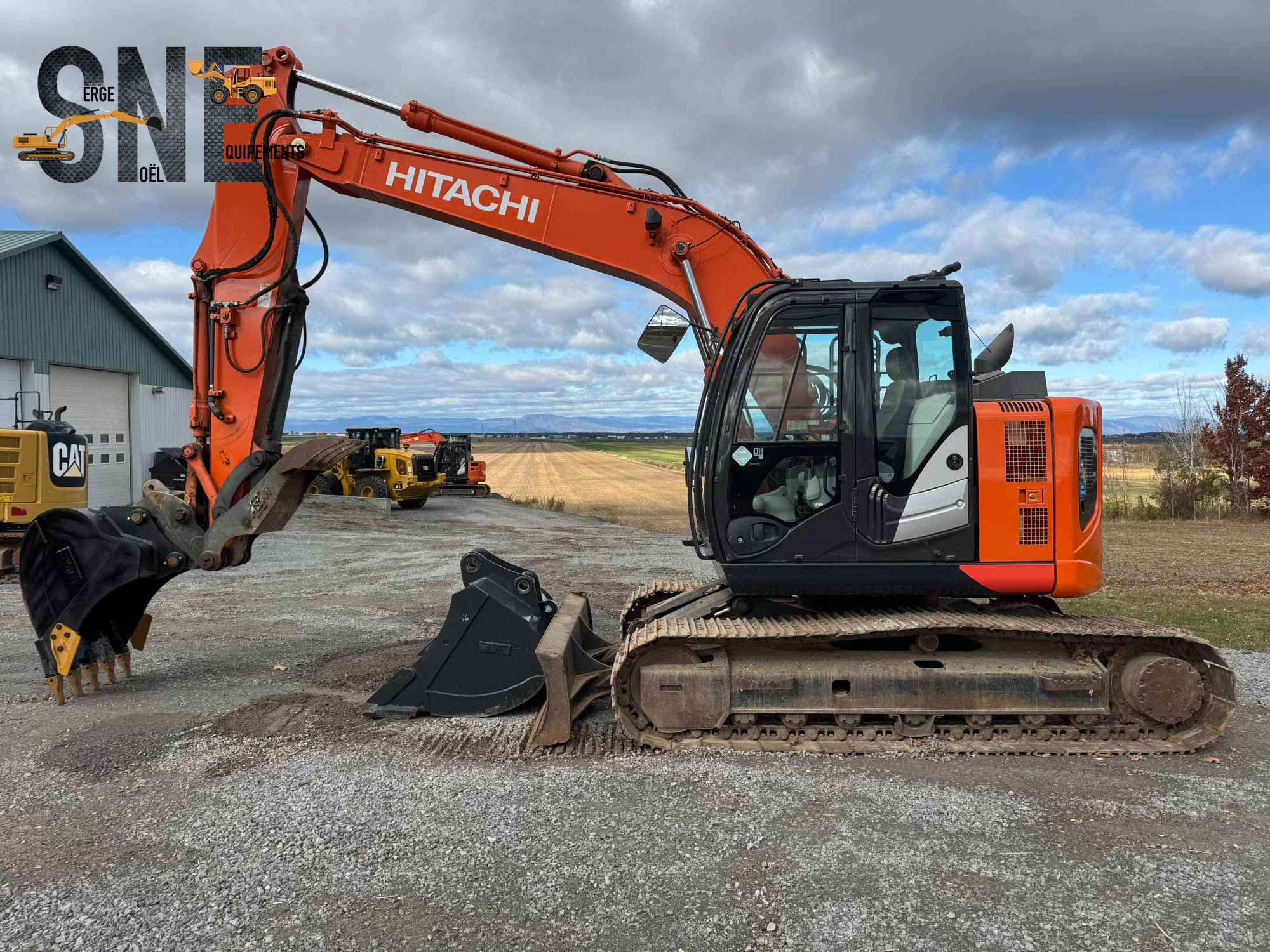 Hitachi ZX135_9099.jpg